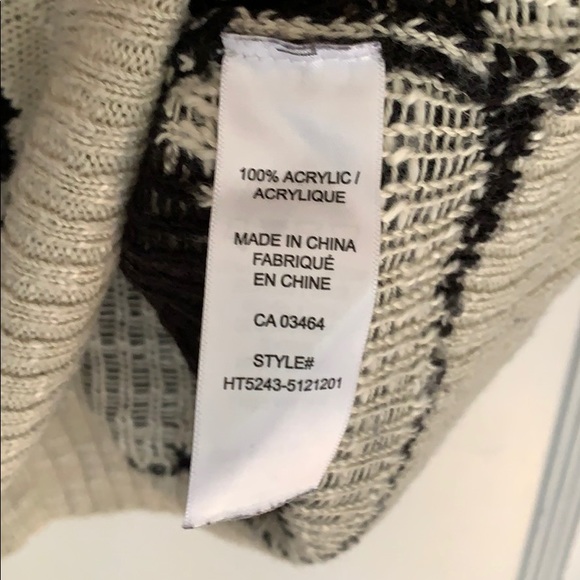 Ricki’s Sweater - Picture 3 of 3